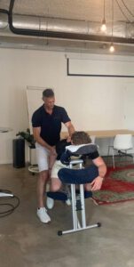 Nerusch Stoel massage Charlie Sluis aan het werk